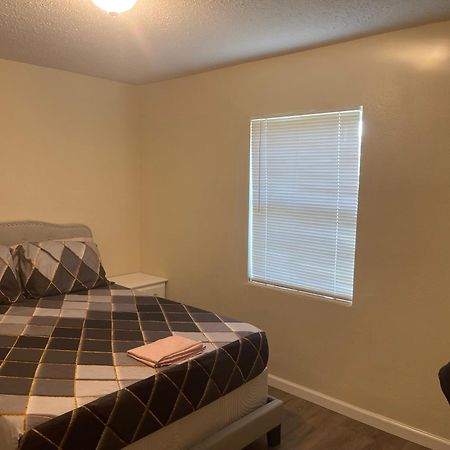 פורט פירס Private Queen Bedroom C Shared Common Spaces מראה חיצוני תמונה